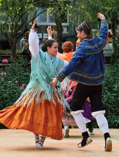 10 Traditional Spanish Dances You Should Know About Spanish Clothes Traditional, Spaniard Culture, Spanish Traditional Clothing, Spanish Dances, Spanish Outfits, Spanish Clothing, Spanish People, Spanish Dance, Dance Images