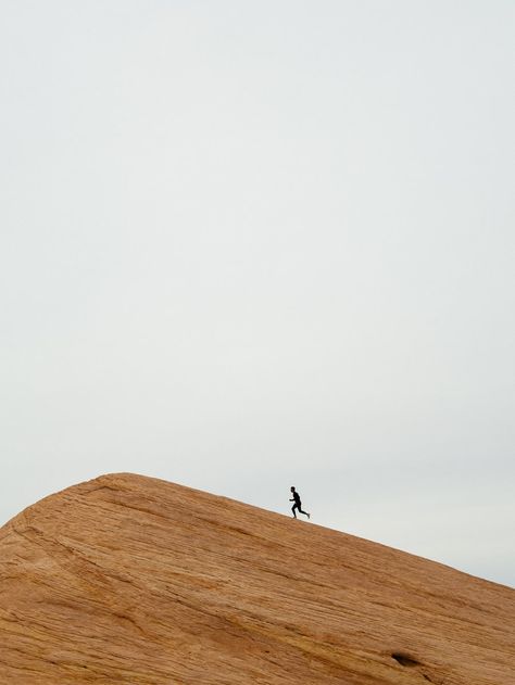 Workout During Travel | Travel is good for your health | hiking while traveling | traveling fitness Negative Space Photography, Running Images, Running Pictures, Person Running, Space Photography, Silhouette Photos, Minimalist Photography, Nordic Home, Hd Backgrounds