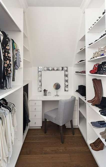 Boot Shelves, Walk In Closet With Vanity, Closet Vanity Ideas, Makeup Vanity In Closet, Vanity Seating, Closet With Vanity, Ikea Elvarli, Makeup Vanity Ideas Bedrooms, Deep Closet