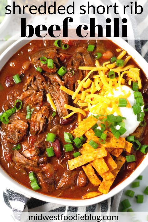 Beef Short Rib Chili | The perfect lazy Sunday afternoon recipe, this beef short rib chili takes just minutes to prep and then it simmers on the stove (or in the crock pot!) all afternoon. It's loaded with plenty of beans and veggies but also filled with tender, fall-off-the-bone shredded beef short ribs. Rib Chili Recipe, Short Rib Chili, Stovetop Chili, Chili Beef, Short Rib, Beef Chili, Shredded Beef, Beef Short Ribs, Family Dinner Recipes