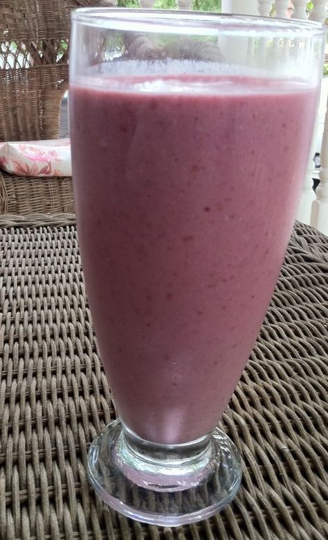 Fruit Smoothie Recipes With Yogurt, Yogurt Smoothie Recipes, Fruit Smoothie Ideas, Basic Smoothie Recipe, Recipes With Yogurt, Mixed Fruit Smoothie, Short Inspirational Sayings, Apricot Smoothie, Easy Breakfast Smoothies