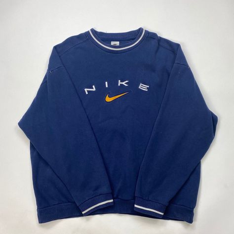 Vintage Nike Sweater, Streetwear Fashion Men, Vintage Nike Sweatshirt, Navy Nike, 70s Outfits, Trendy Hoodies, Xmas List, Thrifted Outfits, Nike Sweatshirt