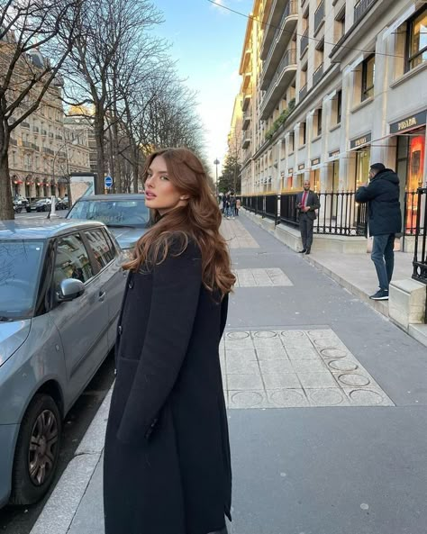 @edenpolanii on instagram Eden Polani, The Edge Of Love, 1970s Hairstyles, European Girls, Hair Appointment, French Women, Fashion Fits, Girl Falling, Sweet Girls