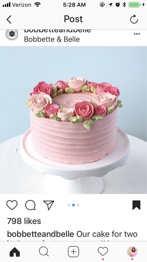 Pink Cakes With Flowers, White Cake With Flowers Birthday, Birthday Cake With Flowers On Top, Floral Decorated Cake, Cake With Icing Flowers, Floral Birthday Cake For Women, Cakes With Roses, Cake With Pink Flowers, Floral Round Cake