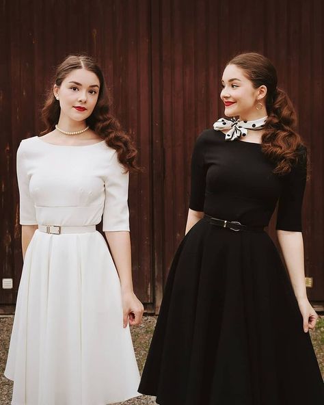 Old Fashioned Dresses Vintage, 50 Style Dresses, Forties Fashion, Look Retro, Vintage Clothes Women, Vintage Soul, Korean Girl Fashion, Look Vintage, 50s Fashion