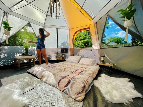 Glamping Pictures, Glamping Decor Ideas, Glamping Tent Interior Ideas, Diy Glamping Tent, Tent Set Up Ideas Inside, Tent Camp Set Up Ideas, Diy Glamping, Camping Goals, Diy Tent Camping