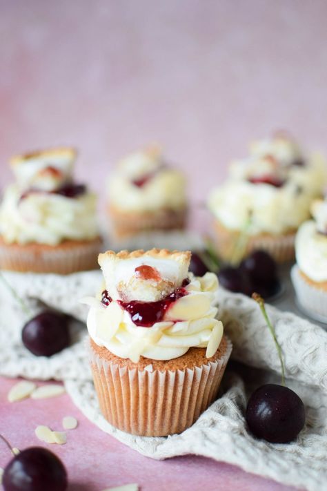 Cherry Bakewell Cupcakes, Cherry Bakewell Cake, Cherry Bakewell Tart, Bakewell Cake, English Desserts, Cherry Bakewell, Bakewell Tart, Glace Cherries, Cupcake Tray