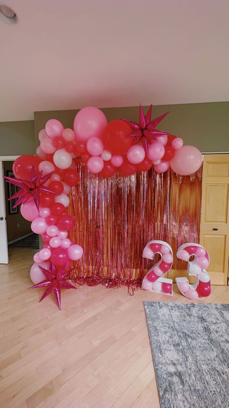 Bday Balloon Arch, Grad Party Balloon Arch, Pink Grad Party, Preppy Bday, Party Balloon Arch, Preppy Birthday, Preppy Party, Birthday Inspo, Preppy Pink