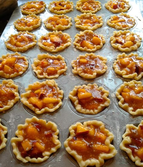 Peach Tart Recipe Mini, Peach Tarts Recipe, Peach Tarts Mini, Vegan Mini Tarts, Peach Tarts, Frozen Tart Shells, Tart Shells Recipe, Peach Tart Recipes, Mini Peach Pies