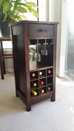 Mini Wine Bar, Peter Lindbergh, Wine Cabinet, Woodworking Projects That Sell, Decorating Shelves, Wooden Design, Diy Wine, Furniture Hacks, Summer Projects