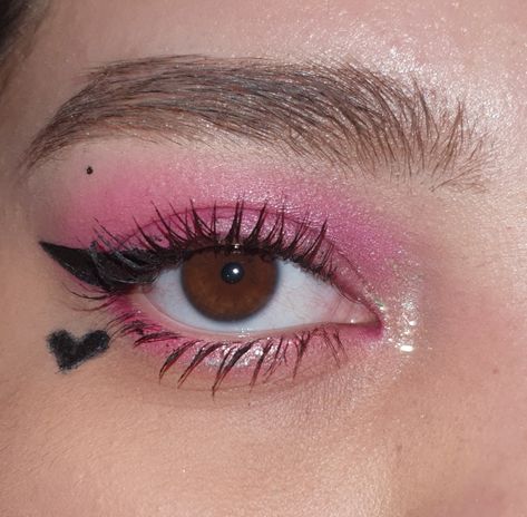 Maquillaje romántico
Rosa Utensils Aesthetic, Makeup Astethic, Makeup Rosa, Makeup Utensils, Pink Eye Makeup, New Template, Pink Eye, Makeup Aesthetic, Pink Eyes