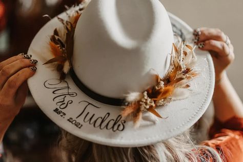 Wedding Felt Hat, Wedding Cowboy Hat Bride, Kinmount House, Western Bride Hat, Western Wedding Jewelry, Womens Western Hats, Wedding Flowers Boho, House Scotland, Boho Wedding Flowers