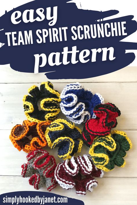 This Team Spirit Scrunchie is an easy and free crochet pattern that uses a worsted weight yarn. Create fun scrunchies in 2 colors for a party favor or gift. DIY hair scrunchie. 2 tone crochet hair scrunchie pattern. | A free crochet pattern by Simply Hooked by Janet | #crochet #freecrochetpattern #crochetscrunchie #crochetgift Scrunchie Pattern, Scrunchies Diy, Crochet Hair Accessories, Easy Crochet Projects, Yarn Stash, Craft Show, Crochet Headband, Crochet Hair Styles, Easy Crochet Patterns