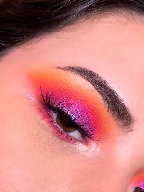 Purple Sunset Eye Makeup, Makeup Looks Fun Colors, Bold Colourful Makeup, Eyeshadow Looks Sunset, Purple Sunset Eyeshadow, Makeup Looks Bright Colors, Pink Sunset Eyeshadow Looks, Pink Orange Eye Makeup, Orange And Pink Makeup Looks