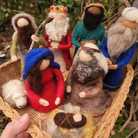 Kids Nativity Set, Felted Nativity, Nativity Of Mary, Mary And Joseph, Diy Christmas Ornaments Easy, Needle Felted Christmas, Wool Art, Scene Kids, Waldorf Inspired