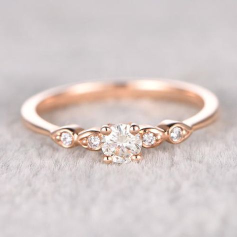 Shop cheap moissanite engagement rings online in BBBGEM,get your moissanite engagement rings now. Long Jewellery, Jewellery Organizer, Blue Wedding Rings, Moissanite Engagement Ring Rose Gold, Rose Gold Diamond Ring Engagement, Detailed Engagement Ring, Engagement Ring Rose Gold, Gold Diamond Wedding Band, Wedding Rings Halo