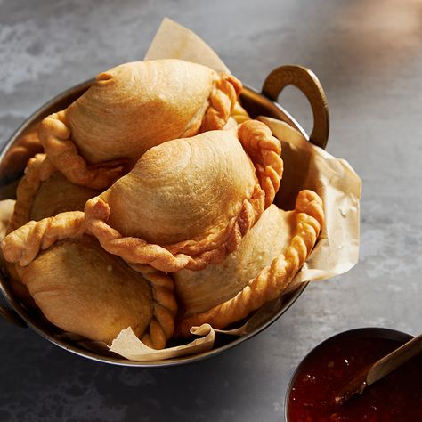 Thai Curry Puffs - Marion's Kitchen Curry Puff Recipe, Curry Puffs, Golden Curry, Curry Puff, Marion's Kitchen, Homemade Curry, Puff Recipe, Sweet Chilli Sauce, Kitchen Recipe