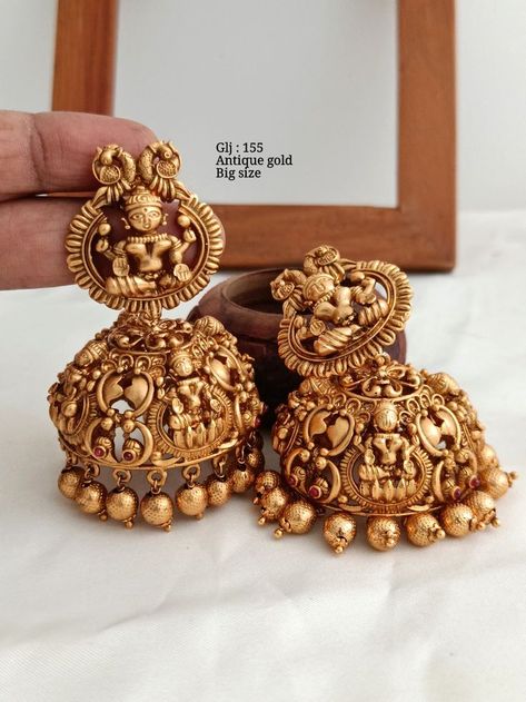 Temple Jewellery Jhumkas, Jhumkas Gold, Matte Black Accessories, Temple Jewellery Earrings, Gold Temple Jewellery, Gold Earrings Models, Gold Earrings Wedding, Antique Jewellery Designs, Gold Bridal Earrings