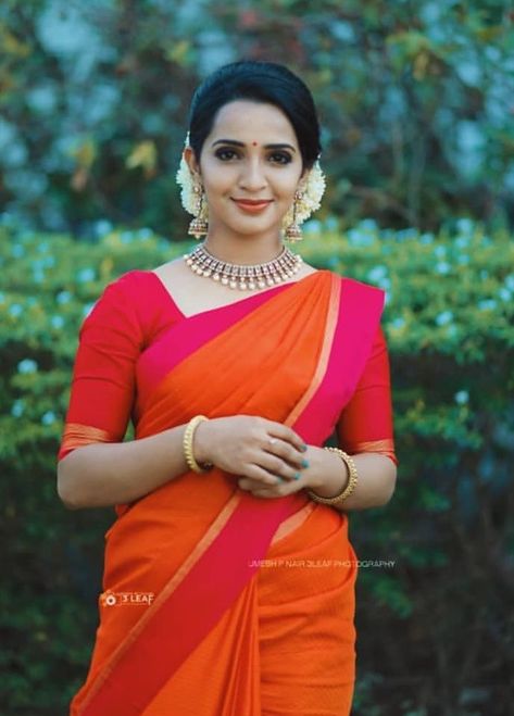 Malavika Krishnadas, Aparna Balamurali, Telugu Culture, Kerala Beauty, Pink Dress Short, Ethnic Beauty, Bollywood Hairstyles, Photoshoot Dress, Saree Shopping