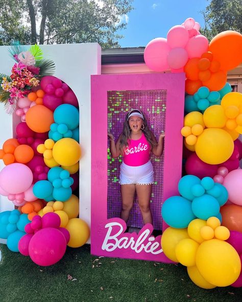 Barbie And Ken Birthday Party Ideas, Barbie And Ken Party, Girls Barbie Birthday Party, Cloud Installation, Barbie Birthday Party Ideas, Barbie Pool, Barbie Decorations, Barbie Bday, Barbie Pool Party