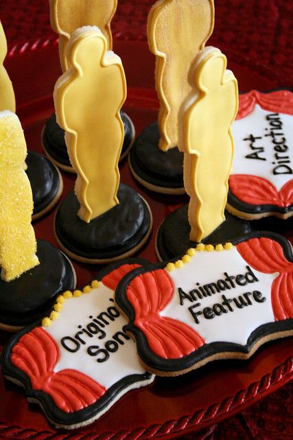 Oscars Cookies. | Blogged here: lifesabatch.com/?p=1040 | Nicole Cleghorn | Flickr Oscar Cookies, Hollywood Cake, Theatre Cake, Hollywood Birthday Parties, Hickory Farms, Hollywood Birthday, Oscar Viewing Party, Oscar Night, Party Cookies