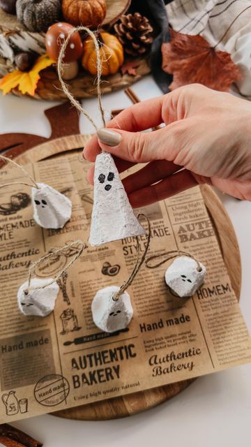 Crafts With Egg Cartons Kids, Halloween Egg Carton Crafts, Puff Pastry Halloween, Halloween Eggs, Easy Puff, Spooky Tree, Easy Puff Pastry, Biscoff Spread, Ghost Diy