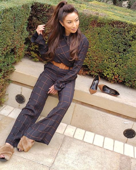 Styles For Petite Women, Jeannie Mai, Inspirational Celebrities, Petite Women, Inspirational Women, Cute Fashion, Bell Bottom Jeans, Celebrity Style, Two Piece Pant Set