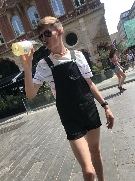 Mens Overalls Shorts, Overalls Outfits, Guys In Skirts, School Shorts, Modern Skirt, Mens Overalls, Overalls Men, Gender Fluid Fashion, Genderless Fashion