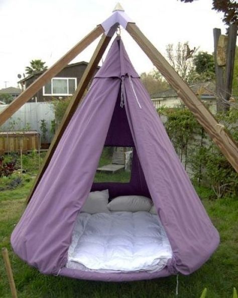 Turning a trampoline into a teepee. | 19 Pinterest Projects Ain't Nobody Got Time For Old Trampoline, Hammock Bed, Hammock Tent, Floating Bed, Outdoor Beds, Diy Outdoor Decor, My New Room, My Dream Home, Future House