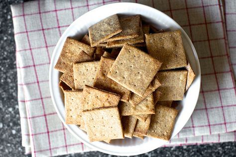 Homemade wheat thins? Yes, please! Wheat Thins, Homemade Crackers, Smitten Kitchen, Cracker Recipes, Samos, Homemade Snacks, Snack Time, Find Recipes, Tahini