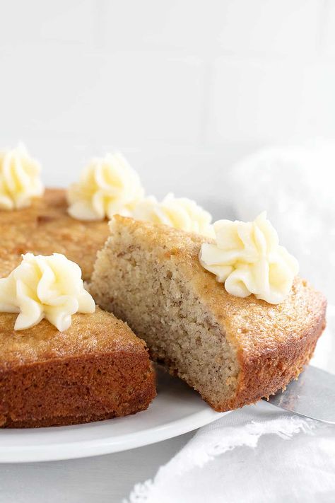 Banana Snack Cake Banana Snack Cake, Snack Cake Recipe, Banana Cake Recipe, Banana Chocolate Chip, Just Cakes, Banana Flavored, Banana Recipes, Snack Cake, Round Cake Pans