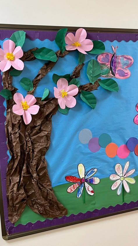 Spring Murals For School, Flower Theme Decoration, Spring Season Crafts, Butterfly Classroom Theme, Spring Classroom Decorations, Prek Crafts, Flower Crafts Kids, Spring Bulletin, Fall Classroom Decorations