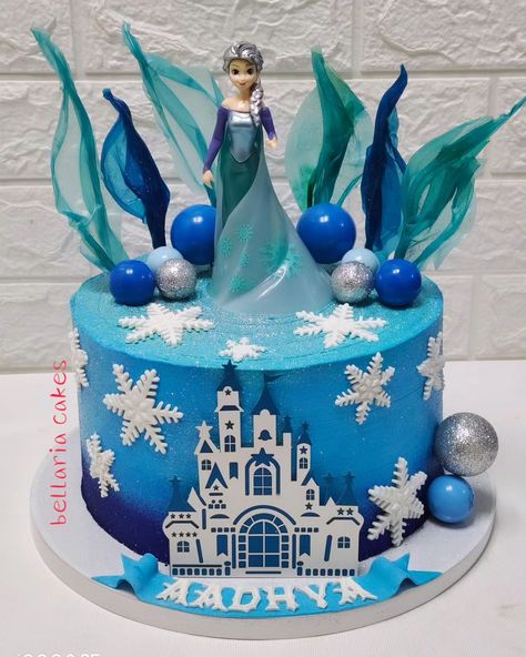 Frozen Elsa theme cake design #frozen #frozen❄️ #elsa #disneyland #disney #princess #cakedecorator #cakedesign #cakeart #cakedecorating #cakestyle #cakes #trendingcakes #bestcake #chandkhedacakes #gandhinagarcakes #ahmedabadcakes #instacake #bestcakeintown #homemade #homebaker #businesswoman #entrepreneur Elsa Disneyland, Elsa Theme Cake, Elsa Theme, Frozen Frozen, Fashion Cakes, Theme Cake, Frozen Elsa, Elsa Frozen, Cake Art