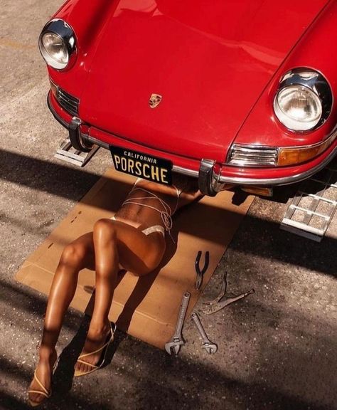 Porsche Garage, Classic Car Photoshoot, Porsche Classic, Automotive Decor, Porsche Macan, Vintage Porsche, Car Poster, Vw Porsche, Retro Car