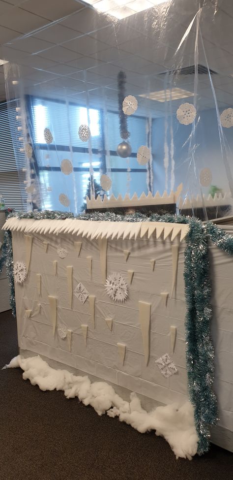 Cubicle Decor, Office Christmas Decorations, Office Christmas, Cubicle, Snow Globes, Office Decor, Christmas Decorations, Table Decorations, Holiday Decor