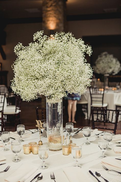 Wedding Gipsofila, Baby Breath Centerpiece Wedding, White Wedding Decorations, Modern Wedding Decor, Hill Country Wedding, Baby Breath, Wedding Centerpieces Diy, Flower Centerpieces Wedding, Wedding Table Decorations