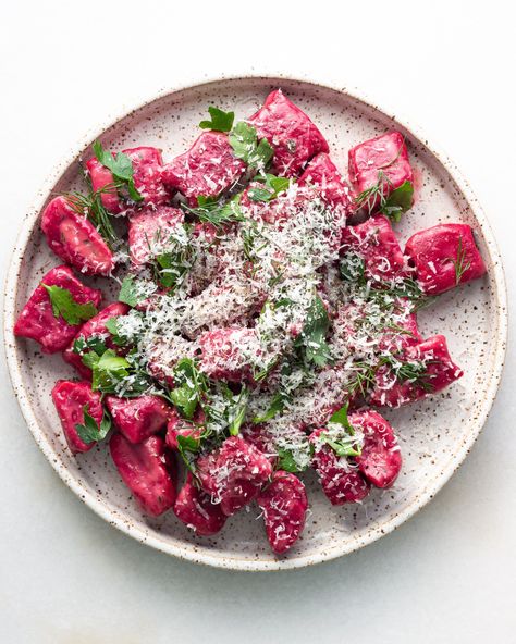 Beet Ricotta Gnocchi - Justine Doiron Justine Snacks, Beet Pasta, Kale Pasta, Ricotta Gnocchi, Easy Weekday Meals, Blueberry Topping, Beet Hummus, Gnocchi Recipes, Pink Foods