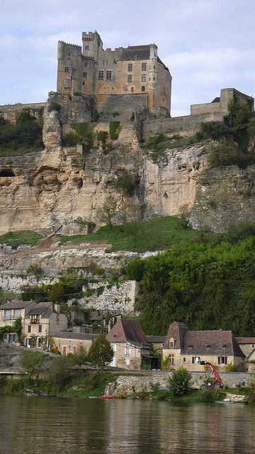 Beynac, Dordogne Medieval Switzerland, Cluny Castle, Medieval French Village, Dordogne France, Chateau Frontenac, Beynac-et-cazenac France, Chateau Medieval, Chateau France, Beaux Villages