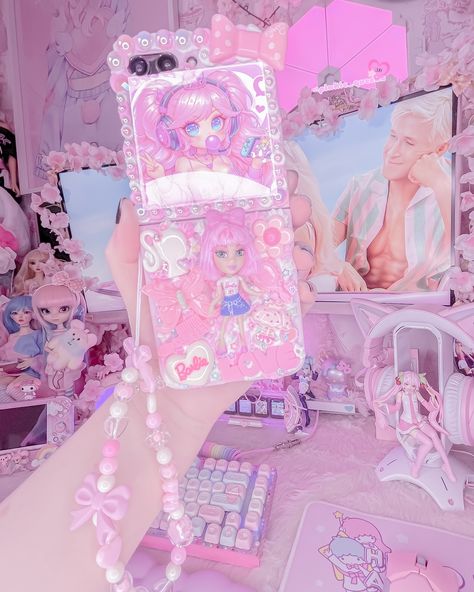 ♔ ꒰ა ♡ ໒꒱ ♔ ♡ ♡ ∩_∩ („• ֊ •„)♡ |￣U U￣￣￣￣￣￣￣￣￣| | Z Flip 5 Case ✌🏻💖 ￣￣￣￣￣￣￣￣￣￣￣￣ ♡ Handmade by pinkie_queenx 💁🏻‍♀️ One of a kind Barbie decoden case! Finally started making my Sanrio lego today! My Melody is currently in the works 😂 I think lego is my new addiction 🙈 ♡ XOXO 💋 pinkie_queenx ♡ ᐢ⑅ᐢj ꒰ ˶• ༝ •˶꒱ ./づ~ ♡ ♡ 🚫𝒫𝓁ℯ𝒶𝓈ℯ 𝒹ℴ 𝓃ℴ𝓉 𝓇ℯ𝓅ℴ𝓈𝓉 𝓌𝒾𝓉𝒽ℴ𝓊𝓉 𝓂𝓎 𝓅ℯ𝓇𝓂𝒾𝓈𝓈𝒾ℴ𝓃🚫 ♡ ♡ 𝒫𝓁𝑒𝒶𝓈𝑒 𝒟𝒪 𝒩𝒪𝒯 𝓈𝓅𝒶𝓂 𝓁𝒾𝓀𝑒…..𝒾𝓉 𝒽𝒶𝓇𝓂𝓈 𝒶𝒸𝒸𝑜𝓊𝓃𝓉𝓈 💔 ♡ ♔ Check out my lovely partners who are tagged ♔ 🄿🄸🄽🄺 🅂🄴🅃🅄🄿 ✿ 🄲🄾🅉🅈 🅂🄴... Decoden Flip Phone, Sanrio Lego, My Sanrio, Pink Setup, Decoden Phone Case Pink, Decoden Cream Phone Case, Galaxy Flip, Sanrio Decoden Case, Decoden Phone Case Sanrio