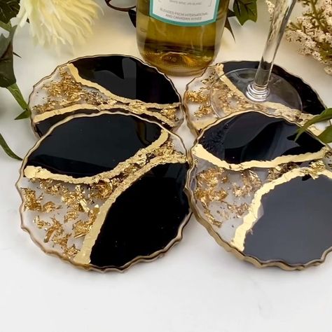 Gold Resin Coasters, Gold Coasters, Epoxy Resin Diy, Resin Crafts Tutorial, Diy Resin Projects, Resin Art Painting, Resin Jewelry Diy, Resin Wall Art, Resin Design