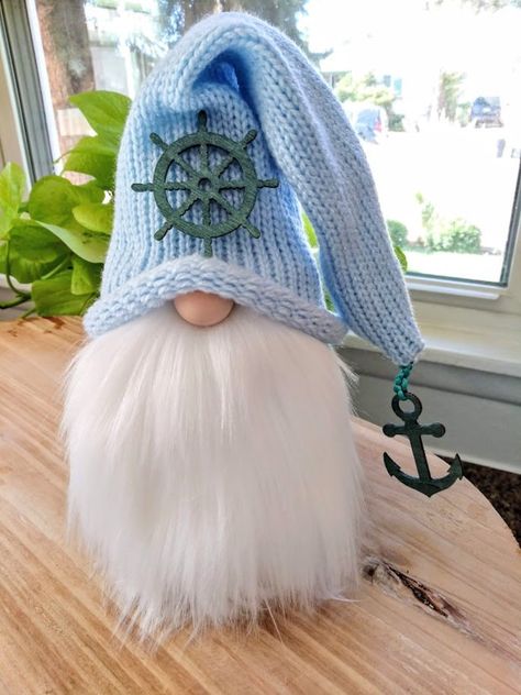 Beach Gnomes, Coastal Creations, Beach Gnome, Summer Gnomes, Winter Wreath Diy, Nautical Diy, Nautical Crafts, Beach Ideas, Beach Christmas