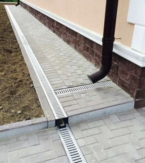 Backyard Drainage, Underground Drainage, Yard Drainage, Desain Lanskap, Home Landscaping, Hus Inspiration, House Diy, House Landscape, Front Yard Landscaping Design