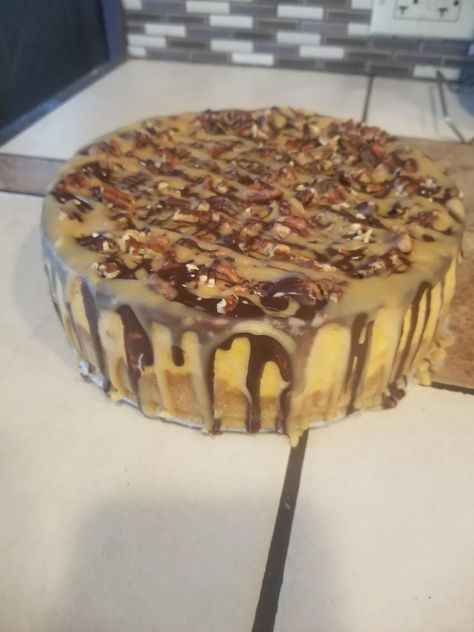 Keto Turtle Cheesecake Recipe Keto Cheesecake No Bake, Turtle Cheesecake Recipe, Original Cheesecake Recipe, Turtle Cheesecake Recipes, Delicious Cheesecake Recipes, Yummy Cheesecake, Turtle Cheesecake, Keto Pizza, Low Carb Sweeteners