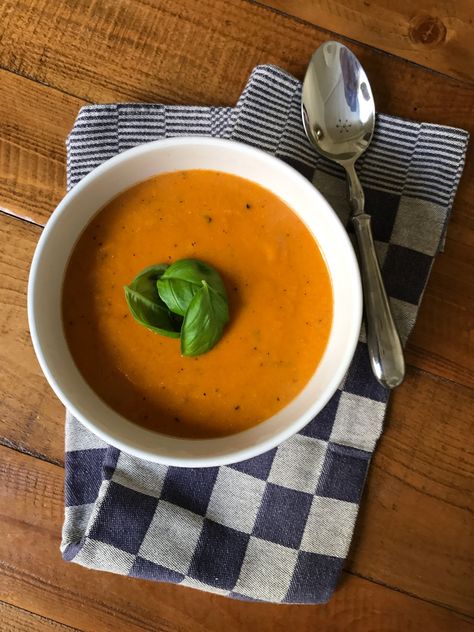 I Tried the Pioneer Woman's Best Tomato Soup Ever Recipe and I'll Never Do Store-Bought Again Tomato Soup Pioneer Woman, Pioneer Woman Tomato Soup, Bean Diet, Chickpea Tomato, Best Tomato Soup, Veggie Mains, Gallbladder Diet, Roasted Tomato Basil Soup, Fresh Tomato Recipes