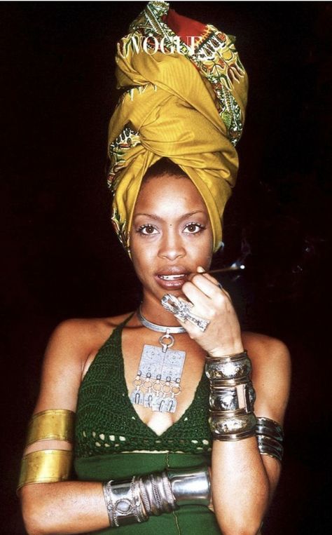 Eryka Badu 90s, Erykah Badu Pregnant, Erykah Badu Jewelry, Vintage Soul Aesthetic, Erykah Badu Wallpaper Iphone, Erykah Badu Nails, Erica Badu Aesthetic, Erkaya Badu, Erykah Badu Aesthetic Outfits