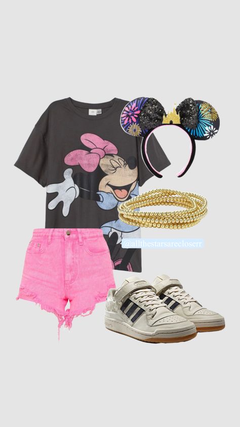 disney outfit Disney Crop Tops Outfit, Disney Bday Outfits, Cute Disney Outfits Hollywood Studios, Hot Pink Disney Outfit, Disney Outfits Epcot, Family Disney World Outfits, Lululemon Disney Outfit, Teen Disney Outfits, Disney Fits Aesthetic