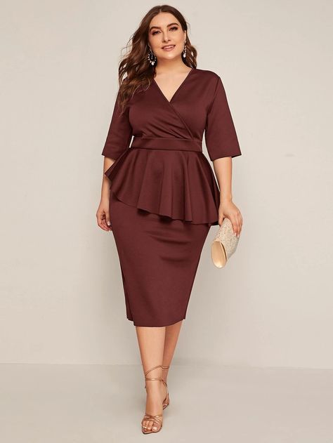 Plus Surplice Neck Split Hem Peplum Dress | SHEIN USA Dress For Fat Women, Elegant Plus Size Outfits, Classy Plus Size Outfits, Dresses Soirée, Plus Size Peplum Dress, Peplum Dresses, Fancy Short Dresses, Tuck Dress, Plus Size Peplum