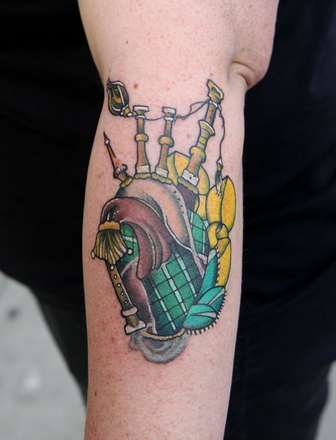 bagpipe,heart tattoo | by Christopher Ian Henry, Tattooer. Bagpipe Tattoo, Scottish Tattoo, Scottish Tattoos, Shamrock Tattoos, Hp Tattoo, Pride Tattoo, Patriotic Tattoos, Irish Tattoos, Tattoo Pictures