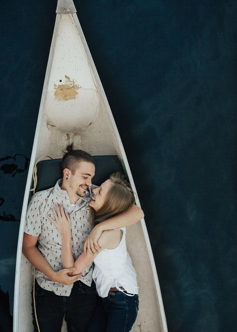 Cottage Couple, Prenup Ideas, Family Cottage, Engagement Pictures Poses, Relaxing Weekend, Wedding Wall, Engagement Inspo, Mermaid Dreams, Couple Session