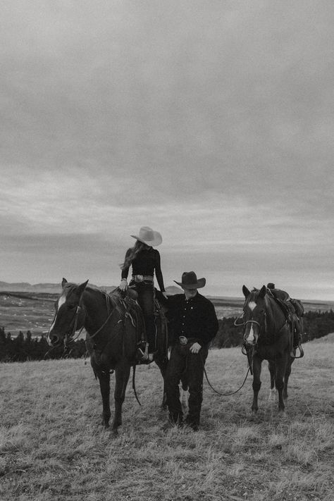 Black And White Wedding Western, Western Couple Photoshoot With Horses, Black And White Western Aesthetic, Winter Cowgirl, Western Shoot, Western Engagement Photos, Montana Bride, Western Couple, Horse Photoshoot